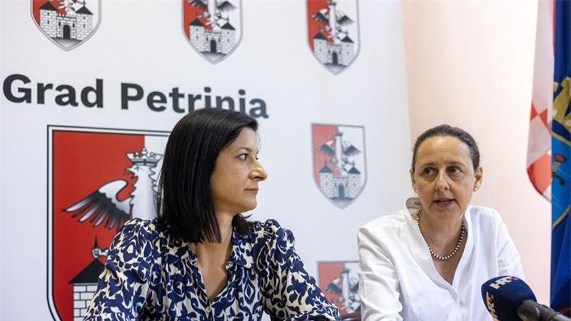 Ministrica kulture u Petrinji, obišla radove na obnovi 26 zgrada 